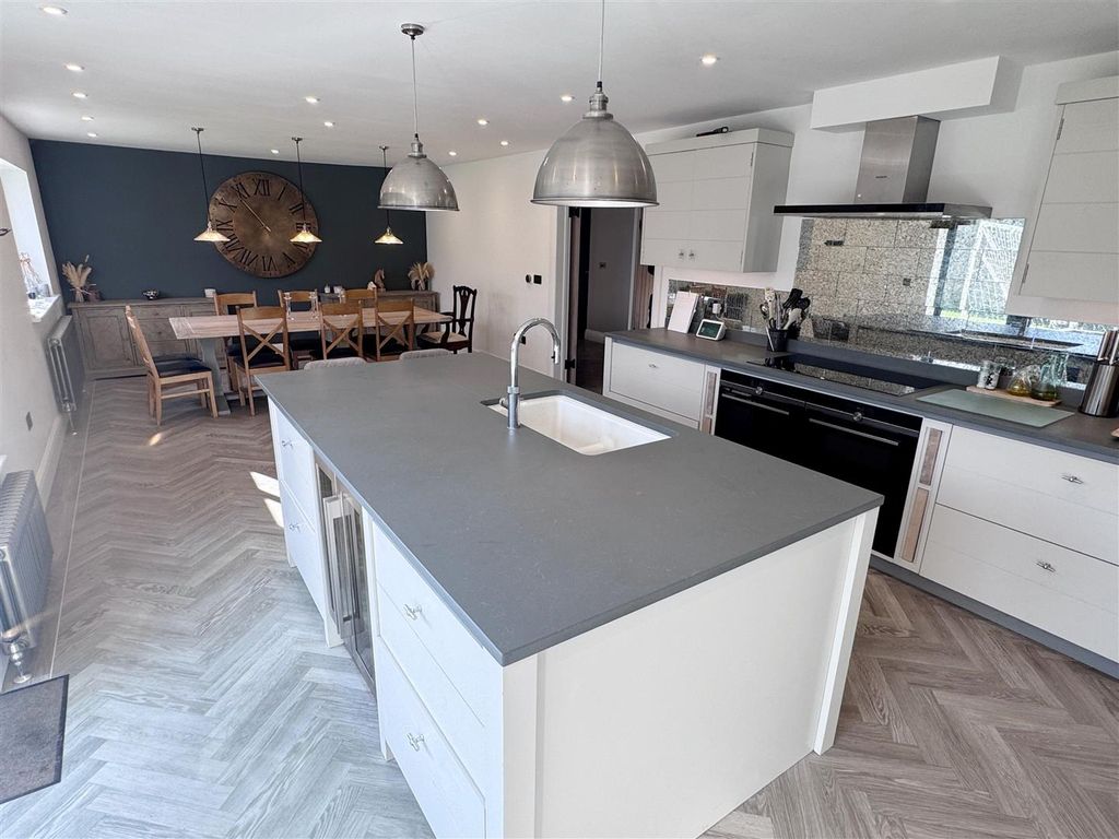 Additional image 6 of 6 bed detached house for saleBuckingham Road, Newbury RG14