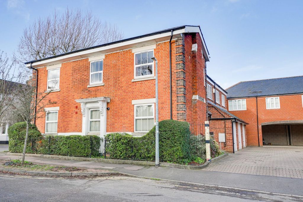 2 bed flat for saleVictoria Road, Leighton Buzzard LU7