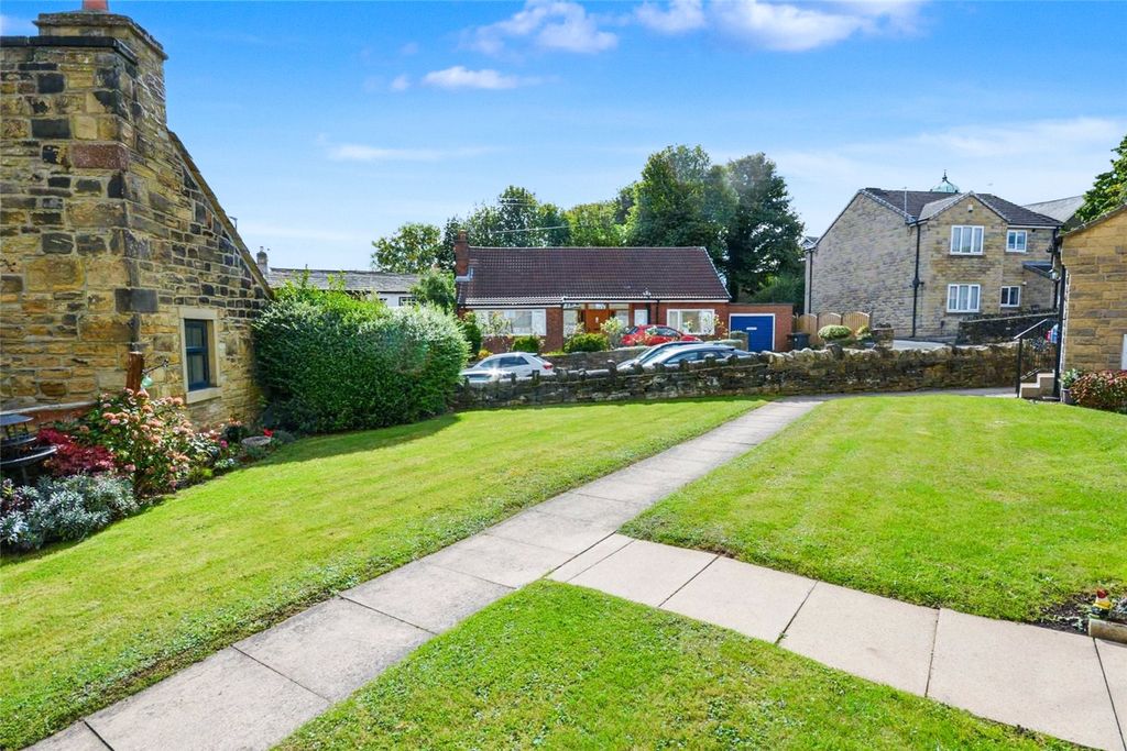 2 bed flat for saleMount Pleasant Court, Pudsey, West Yorkshire LS28