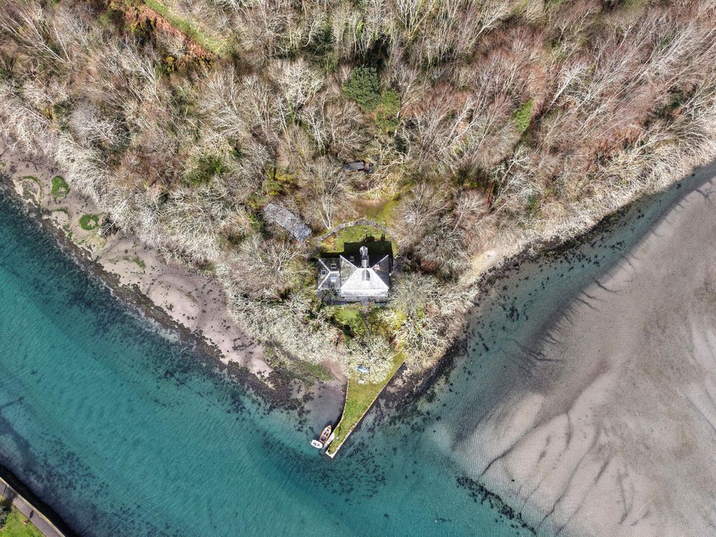 4 bed detached house for saleTrenant Point, Looe, Cornwall PL13 photo 2