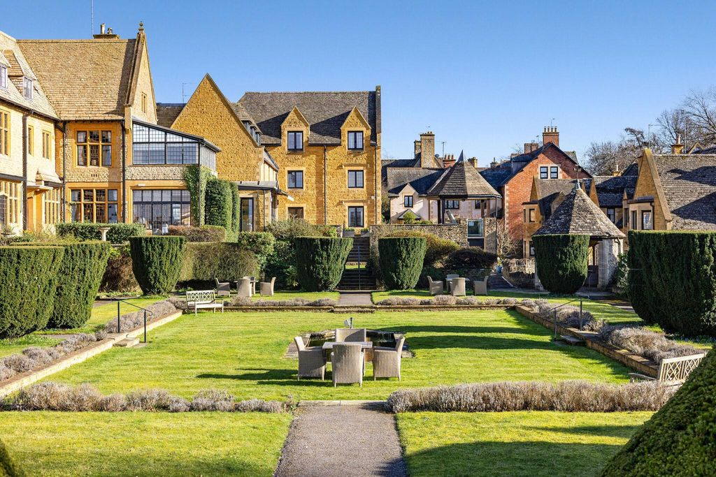 Additional image 10 of 2 bed flat for saleEvesham Road, Stow On The Wold, Cheltenham, Gloucestershire GL54