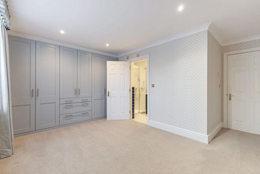 Additional image 6 of 2 bed flat for saleEvesham Road, Stow On The Wold, Cheltenham, Gloucestershire GL54