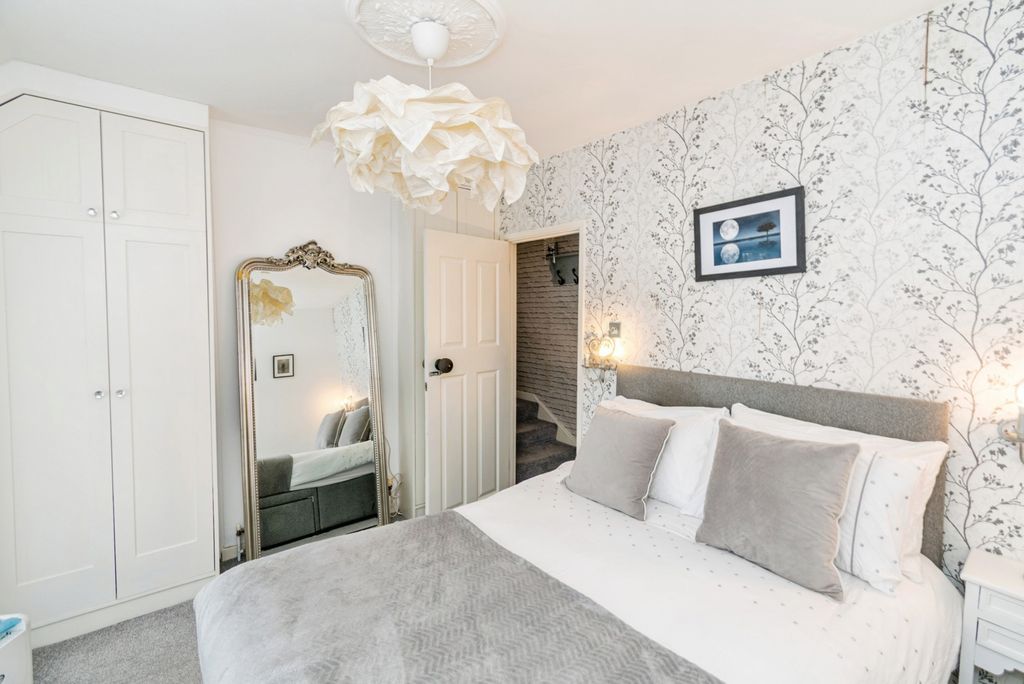 Additional image 10 of 1 bed flat for saleGosport Lane, Lyndhurst, Hampshire SO43