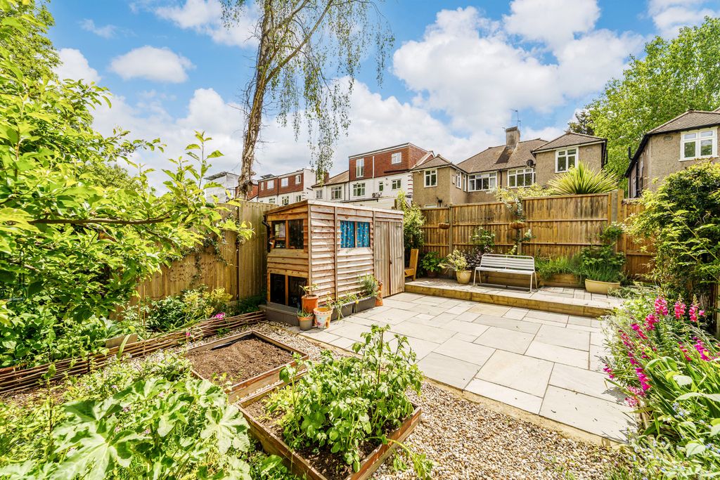 Additional image 13 of 2 bed maisonette for salePark View, Wandle Road, Morden SM4