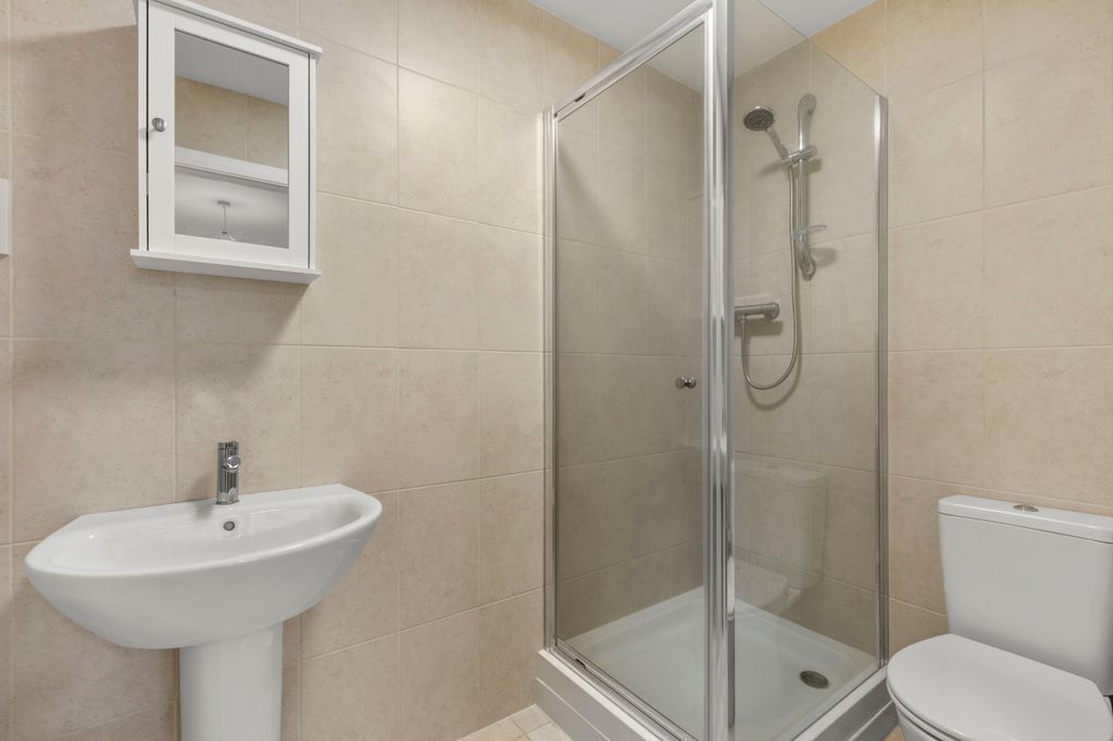 Additional image 9 of 3 bed flat for saleFlat 4, Denton Court, Bobmore Lane, Marlow, Buckinghamshire SL7