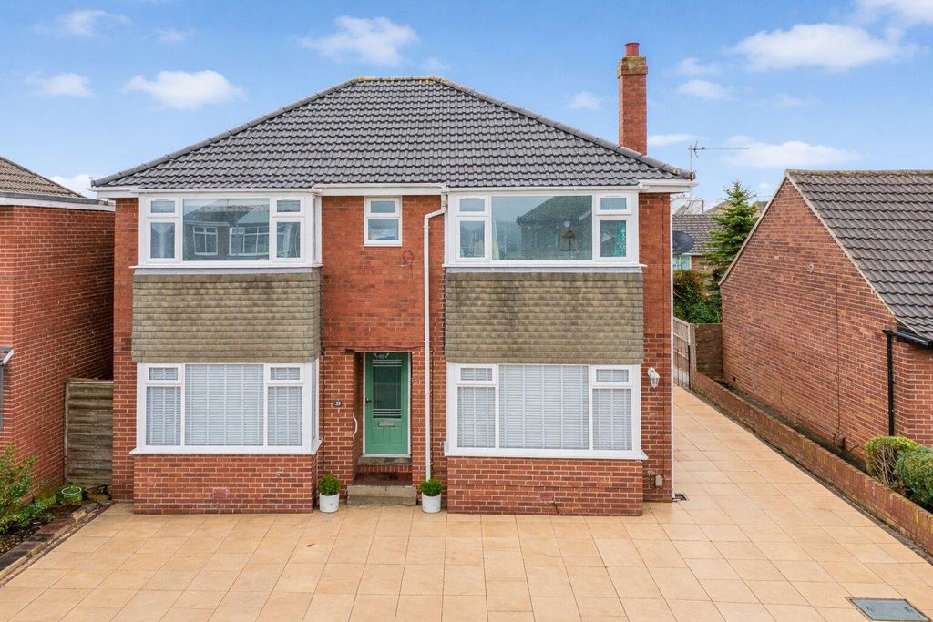 4 bed detached house for saleBirchen Avenue, Ossett WF5