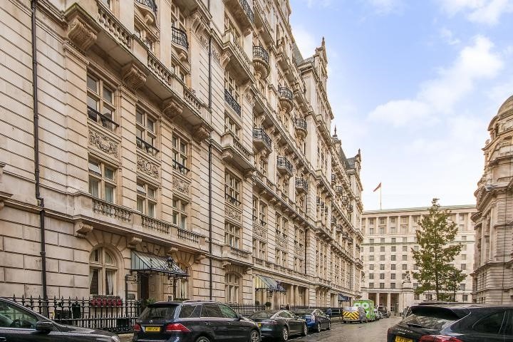 3 Bed Flat, Whitehall Court, SW1A, N1 7GU photo 2