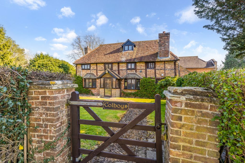 4 bed detached house for saleHare Lane, Lingfield RH7