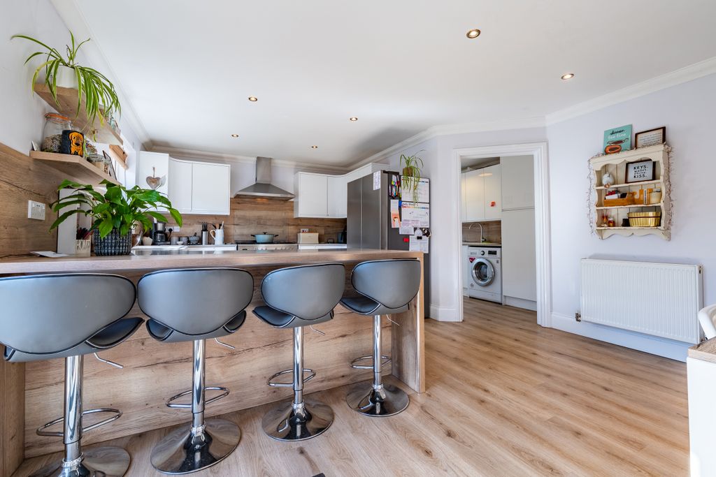 5 bed detached house for saleLarkfields, Newark, Nottinghamshire NG24 photo 2