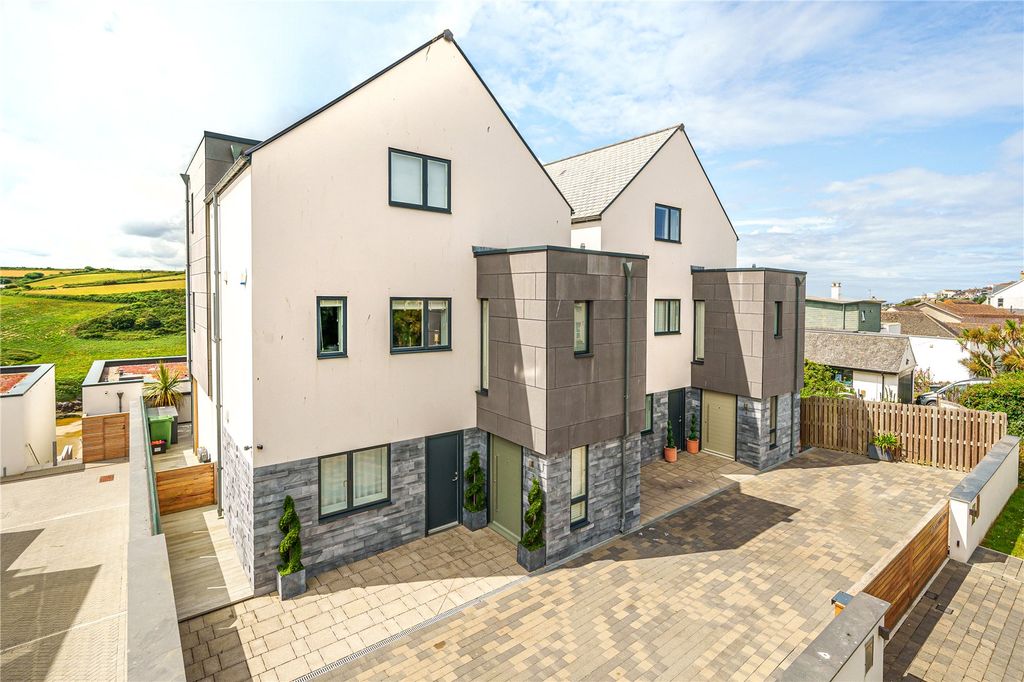 Additional image 23 of 4 bed detached house for saleWoodlands, Pentire Crescent, Newquay, Cornwall TR7
