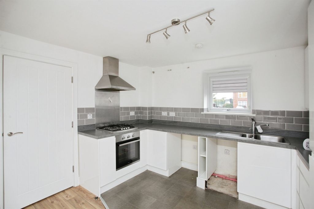 2 bed flat for saleDoyle Close, Rugby CV21 photo 3
