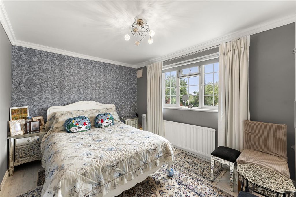 Additional image 8 of 6 bed semi-detached house for saleRushdene Crescent, Northolt UB5