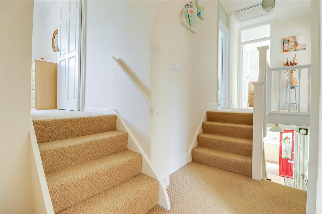 Additional image 22 of 5 bed detached house for saleWoodside, Leigh-On-Sea SS9