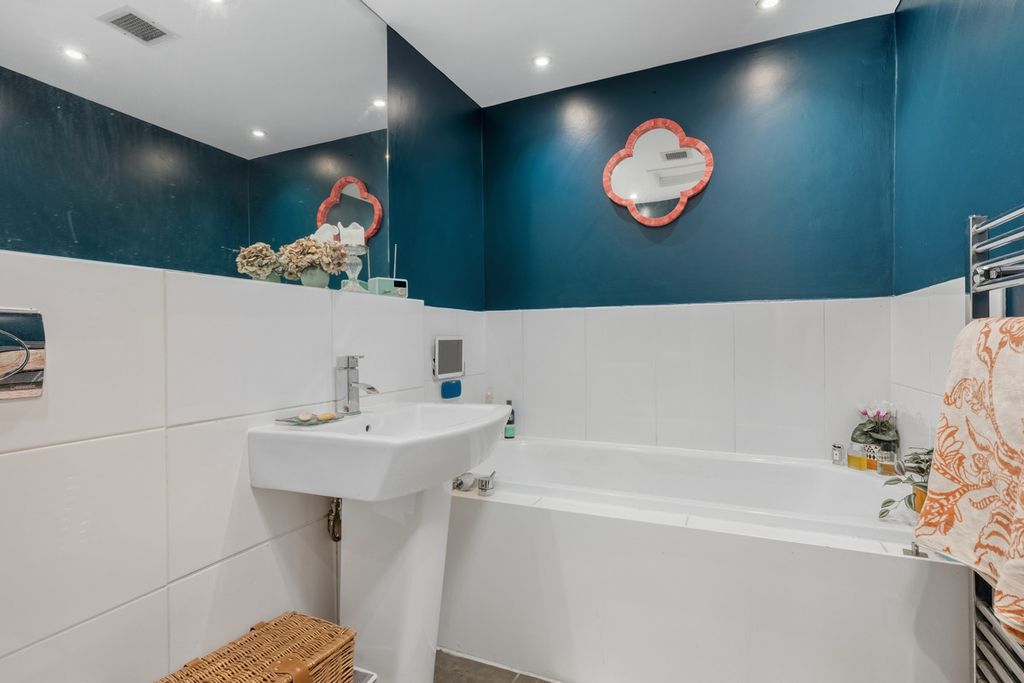 Additional image 13 of 2 bed flat for saleThornton House 21 Kenilworth Road, Leamington Spa, Warwickshire CV32