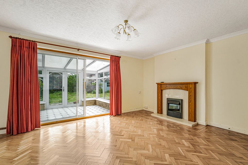 Additional image 3 of 3 bed detached house for saleWest Way, Lechlade, Gloucestershire GL7