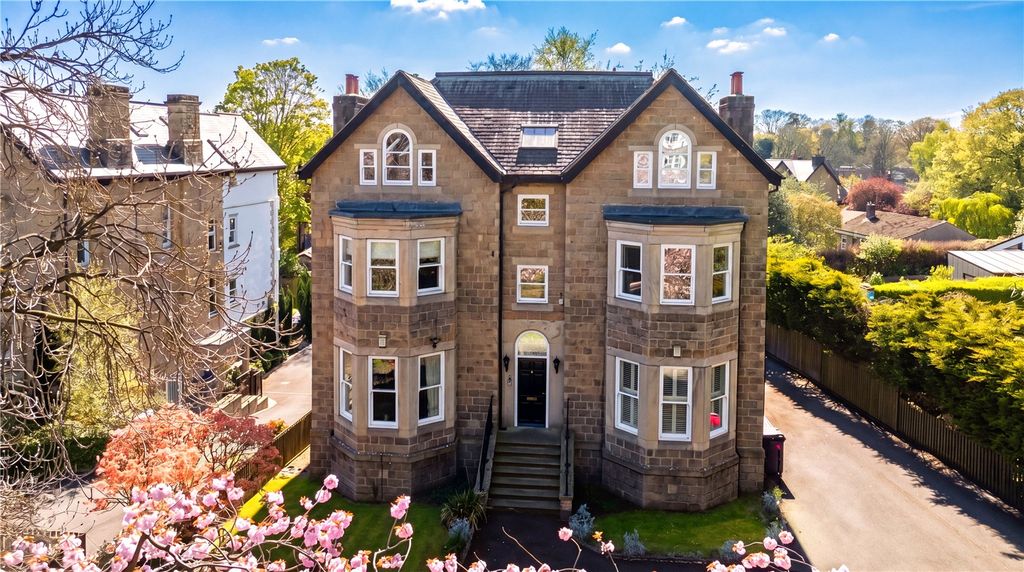 3 bed flat for saleFlat 2, Park Crescent, Roundhay, Leeds LS8