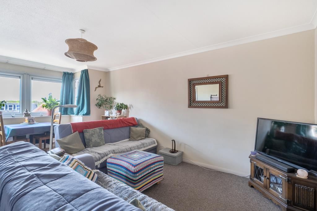 2 bed flat for saleLightwater, Surrey GU18 photo 3