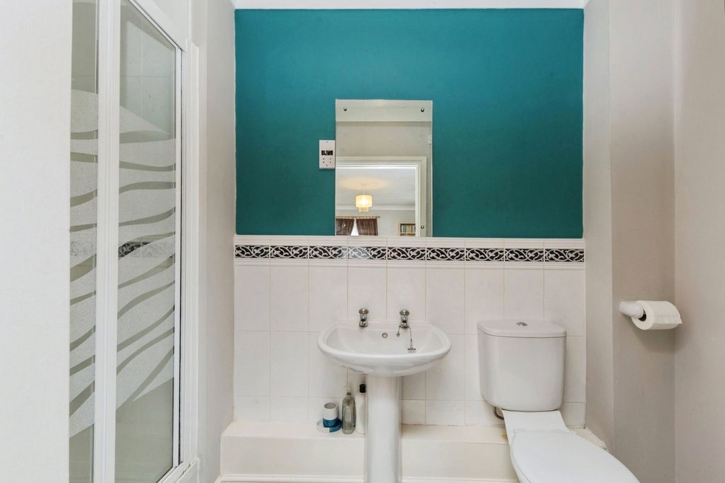 Additional image 11 of 2 bed flat for saleEastgate, Macclesfield, Cheshire SK10