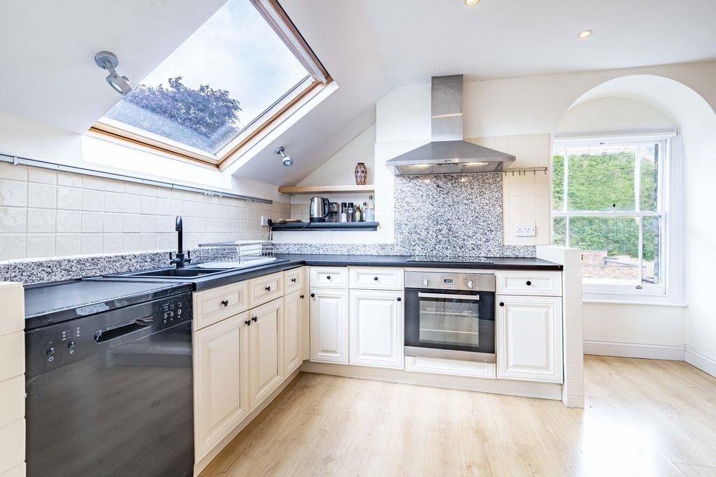 2 bed flat for saleDrury Lane, Lincoln LN1 photo 2