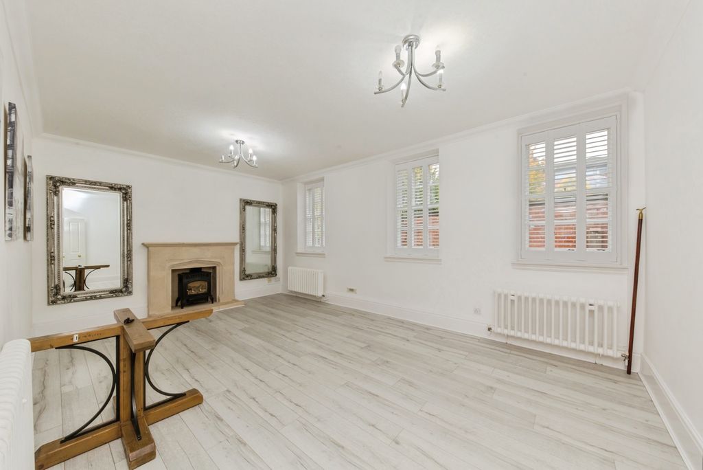 Additional image 7 of 2 bed flat for saleBlandford Drive, Macclesfield, Cheshire SK11