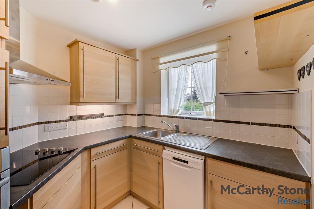 Additional image 6 of 2 bed flat for saleHollis Court, Castle Howard Road, Malton YO17