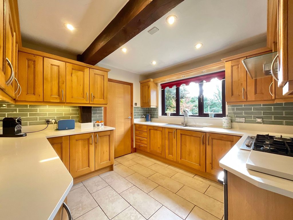4 bed detached house for saleThe Paddock, Willaston CW5 photo 3