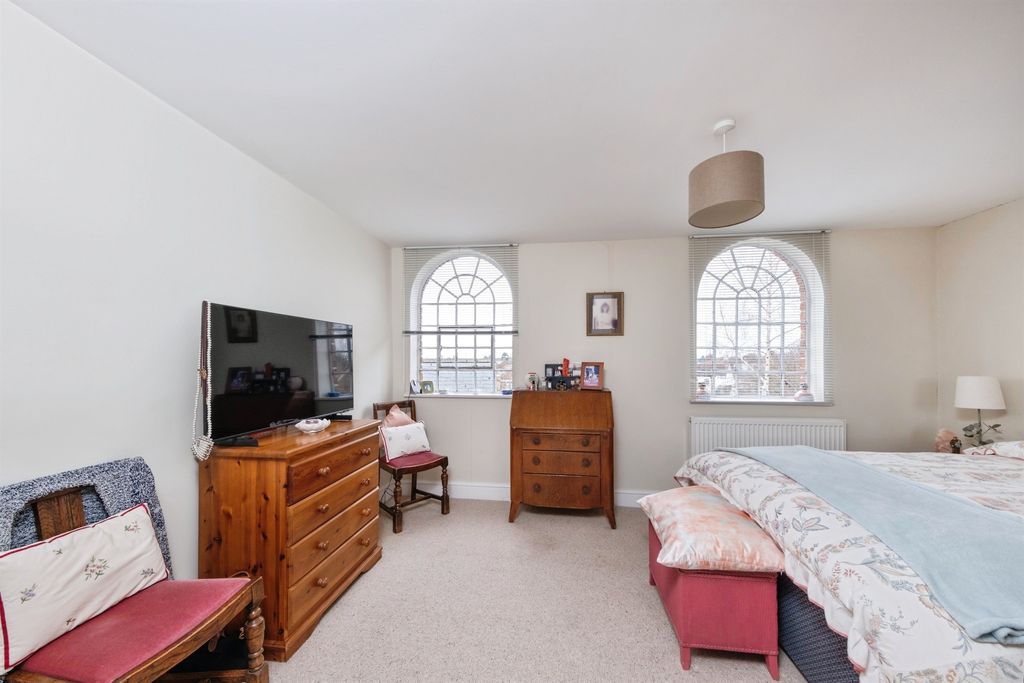 Additional image 10 of 3 bed semi-detached house for saleHigh Street, Newport Pagnell MK16