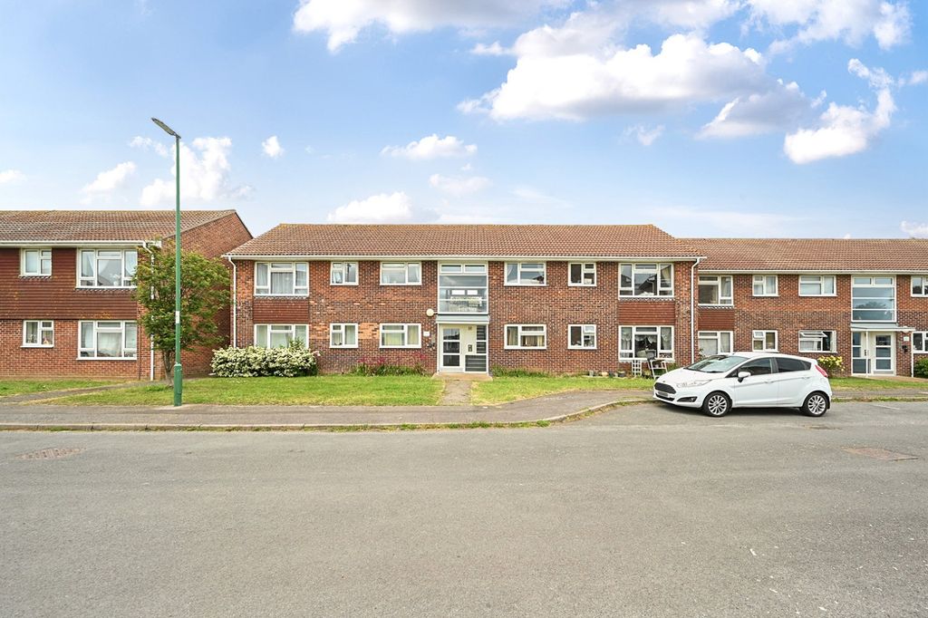 2 bed flat for saleBeach Croft, Lancing, West Sussex BN15