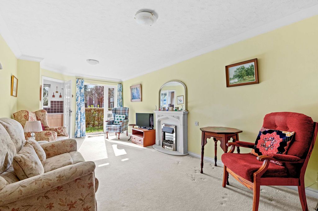 Additional image 6 of 2 bed flat for saleWellington Avenue, Princes Risborough HP27