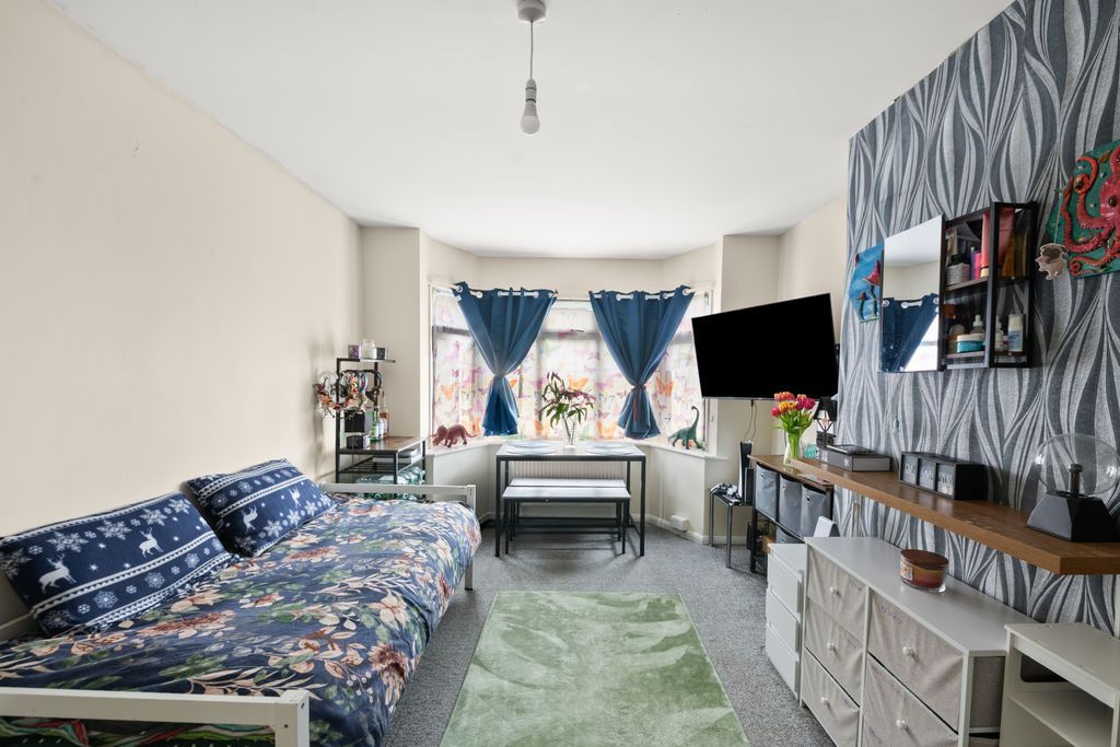 Additional image 10 of 2 bed maisonette for salePetworth Close, Northolt UB5