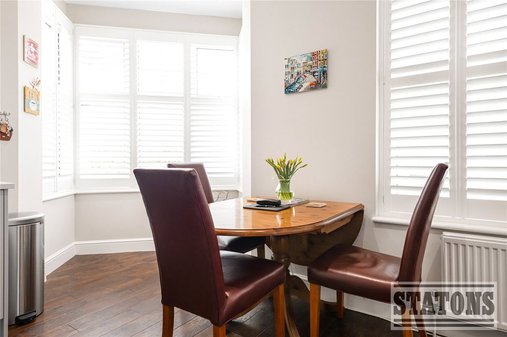 Additional image 8 of 2 bed flat for saleRydal Mount, Santers Lane, Potters Bar, Hertfordshire EN6