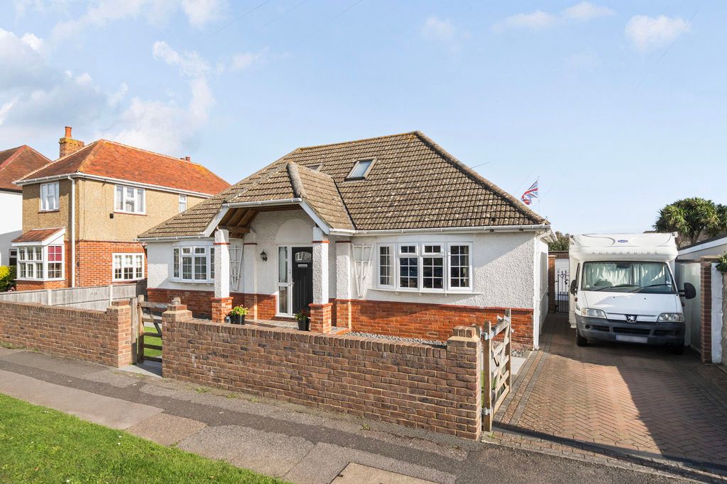 3 bed detached house for saleStudland Road, Lee-On-The-Solent PO13