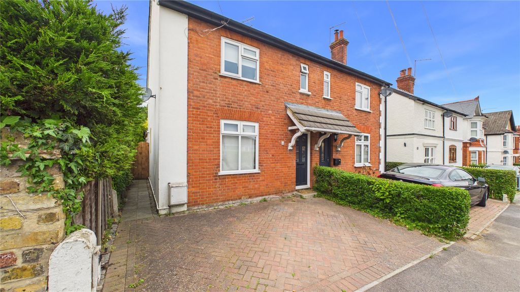 3 bed semi-detached house for saleLightwater, Surrey GU18