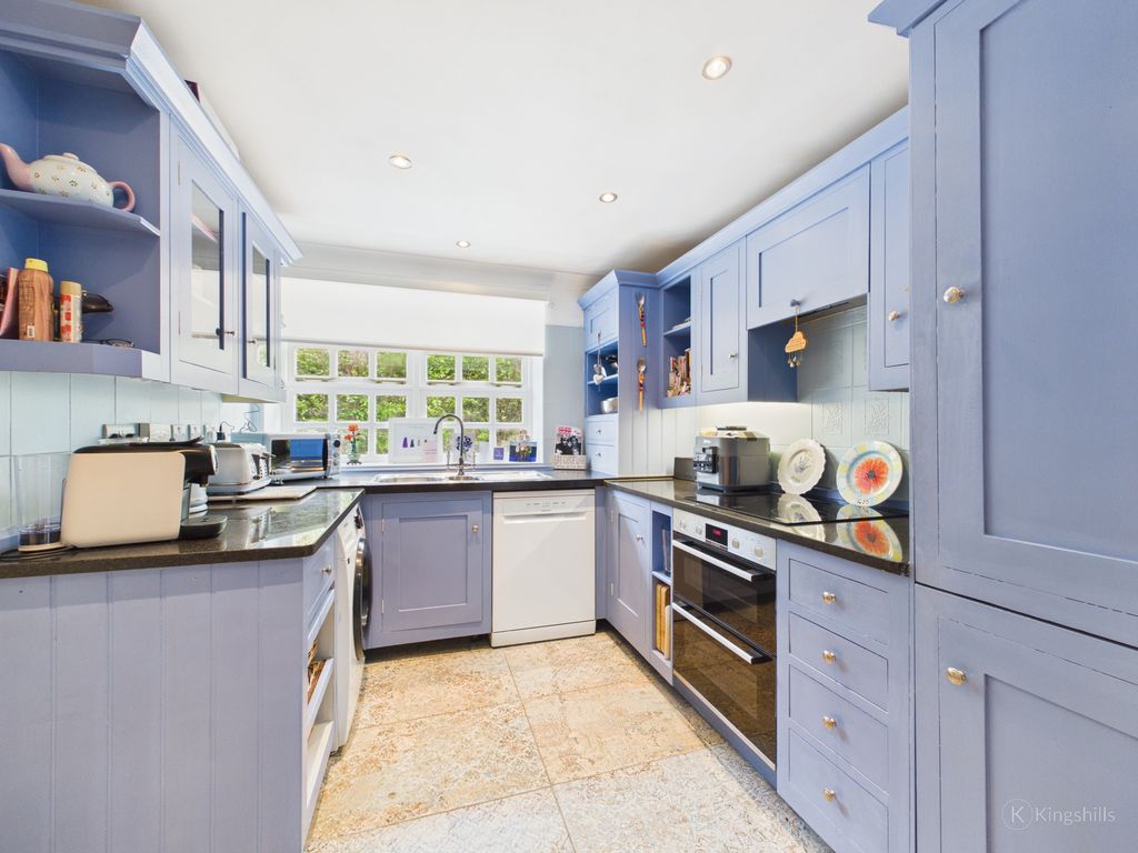 Additional image 5 of 4 bed detached house for saleGrovers Court, Wycombe Road, Princes Risborough, Buckinghamshire HP27