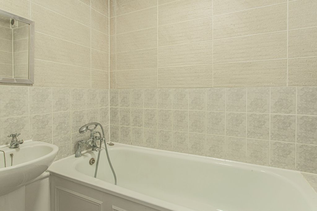Additional image 5 of 1 bed flat for saleChipping Street, Tetbury GL8