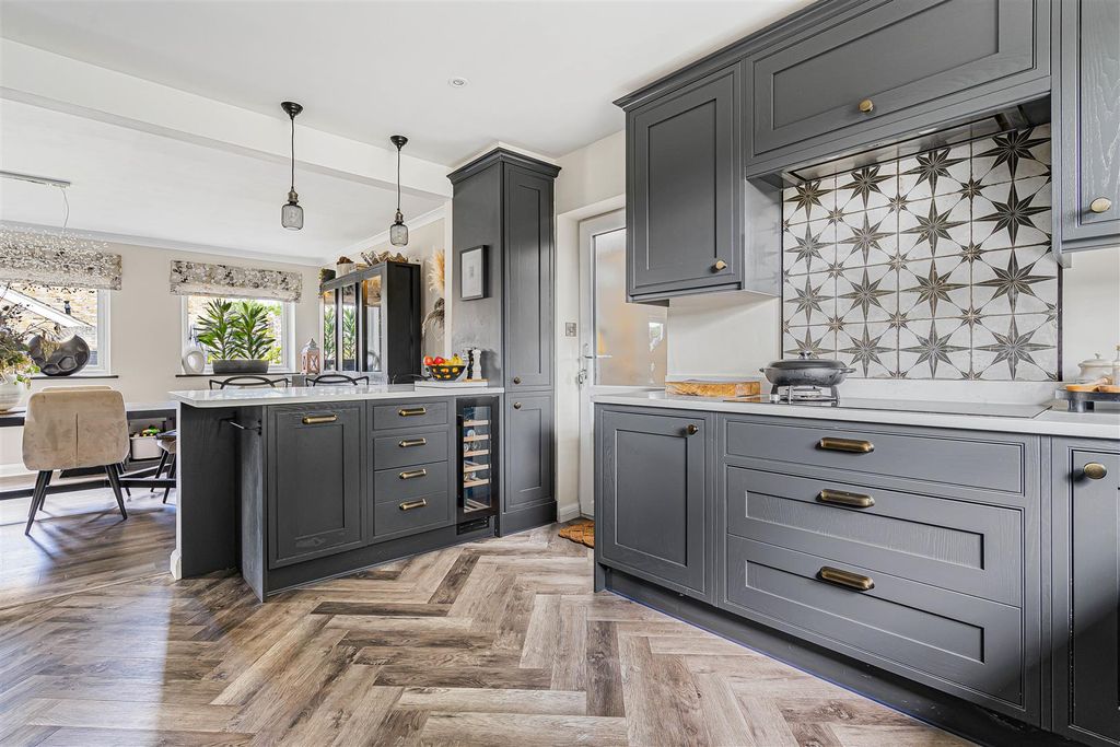 Additional image 2 of 5 bed detached house for saleBeechwood Close, Exning, Newmarket CB8