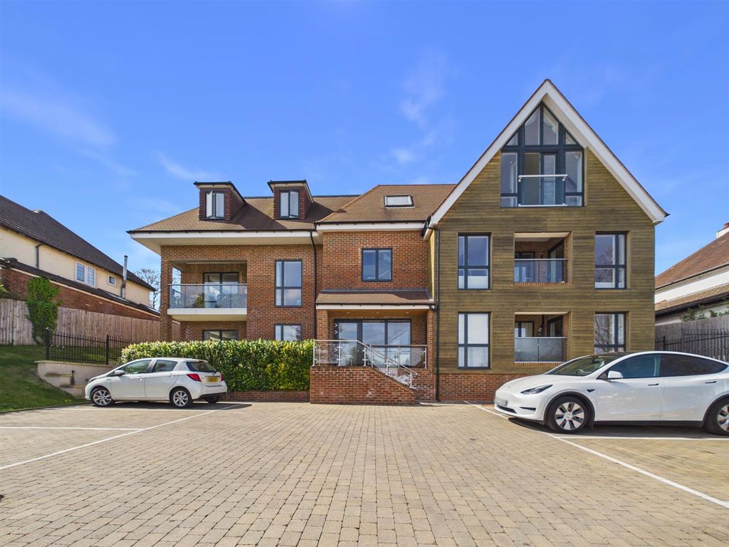 3 bed flat for saleWoodcrest Road, Purley CR8