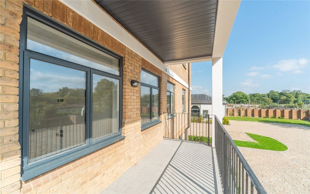 Additional image 9 of 2 bed flat for saleWesthorpe House, Marlow, Buckinghamshire SL7