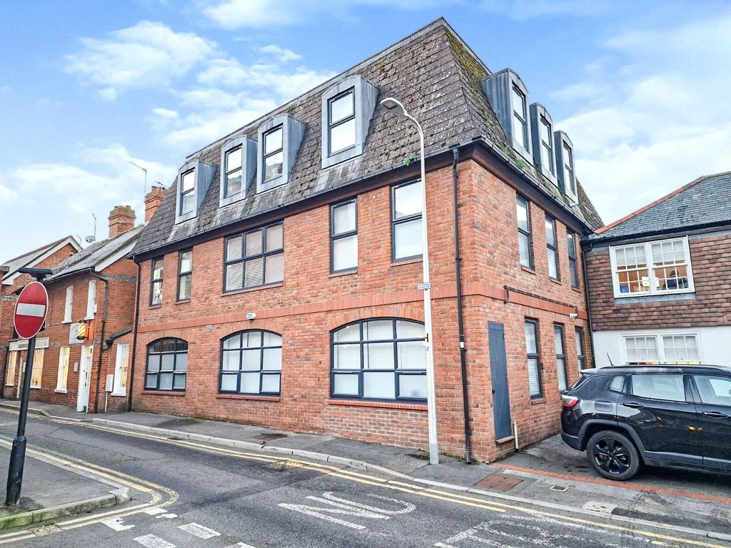 2 bed flat for salePark Street, Newbury, Berkshire RG14