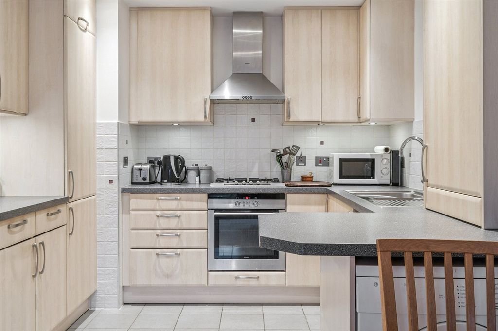 Additional image 5 of 2 bed flat for saleDedmere Road, Marlow, Buckinghamshire SL7