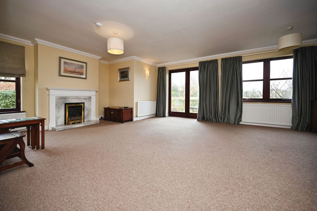 3 bed flat for saleThe Wickets, Studley Road, Ripon HG4 photo 3