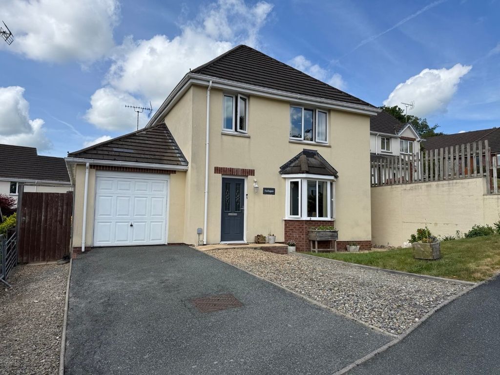 3 bed detached house for saleBryn Deri Close, Adpar, Newcastle Emlyn SA38