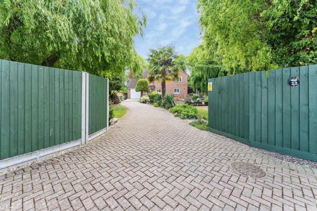 3 bed detached house for saleWaterside Gardens, March PE15 photo 4