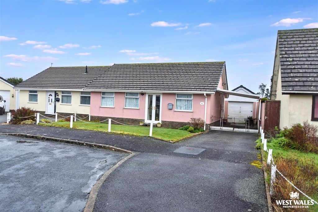 2 bed semi-detached bungalow for saleDevonshire Road, Pembroke Dock SA72