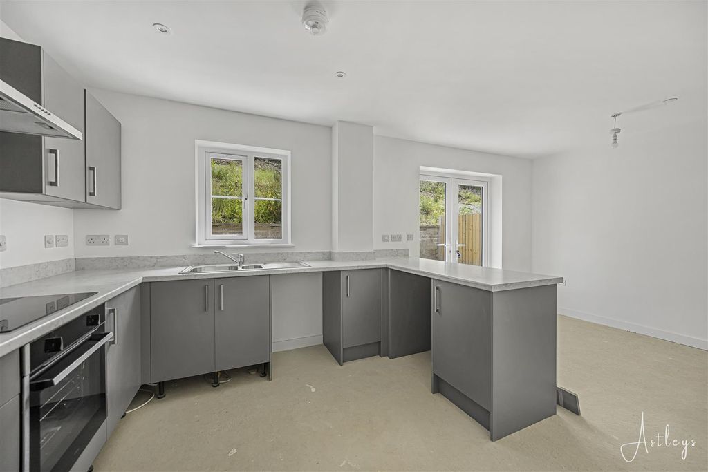 Additional image 5 of 3 bed detached house for saleClos Yr Ysgol, Clyne, Neath SA11