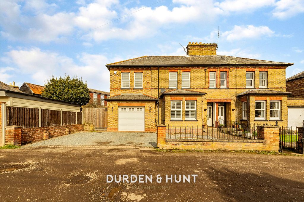 4 bed semi-detached house for saleBushey Lea, Ongar CM5