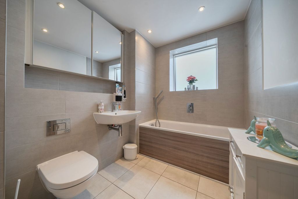Additional image 16 of 2 bed flat for saleBruce Grove, Orpington BR6