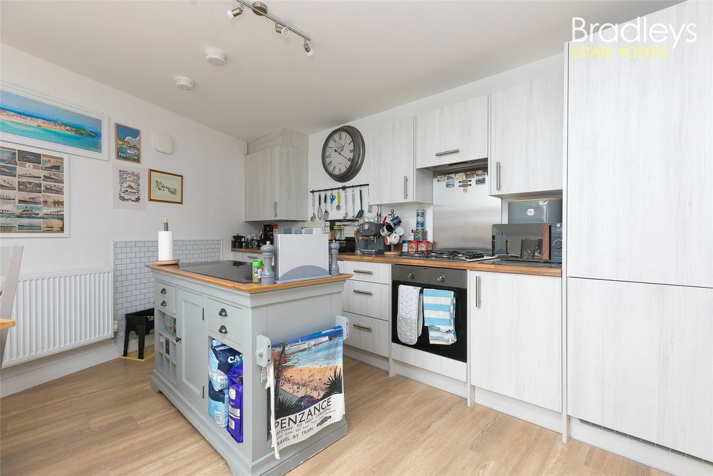 2 bed flat for saleCentenary Way, Penzance, Cornwall TR18 photo 4