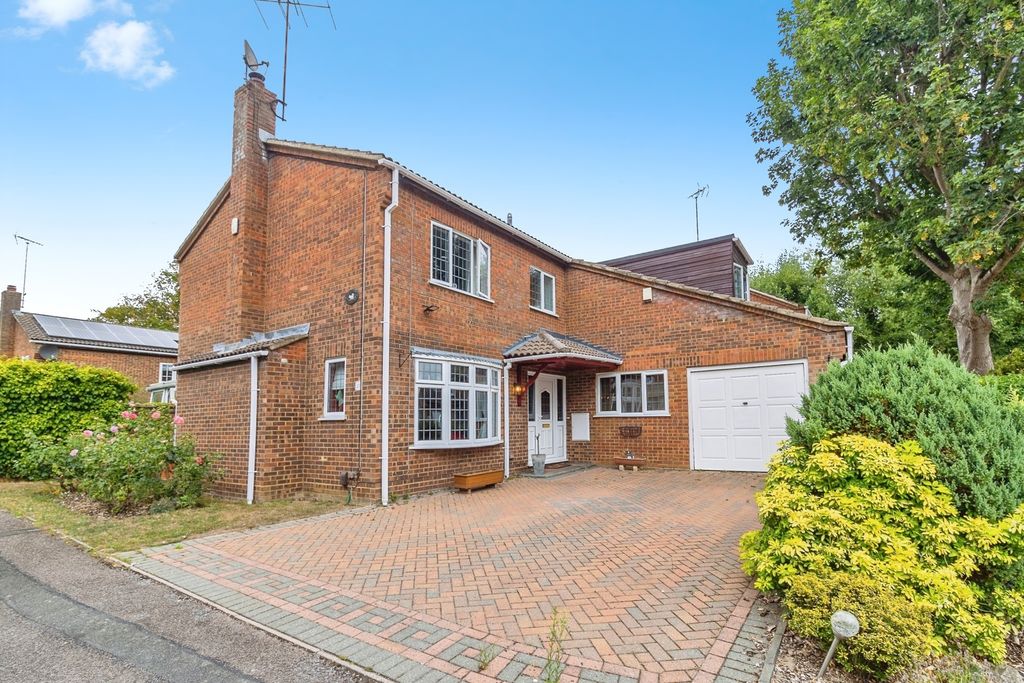 4 bed detached house for saleFaulkners Way, Leighton Buzzard, Bedfordshire LU7