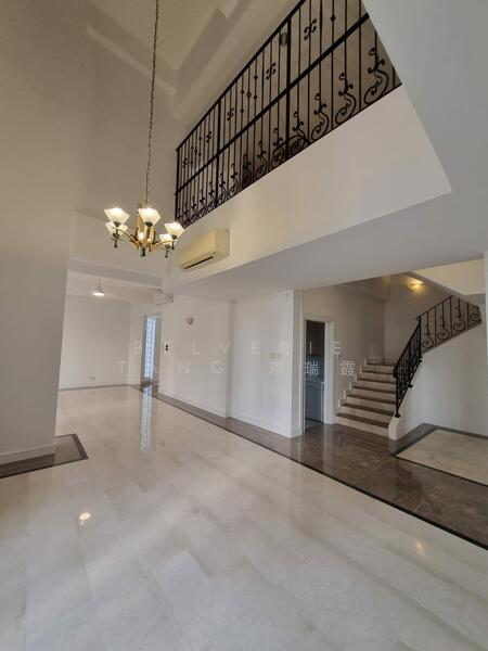 2 Leonie Hill Road photo 2